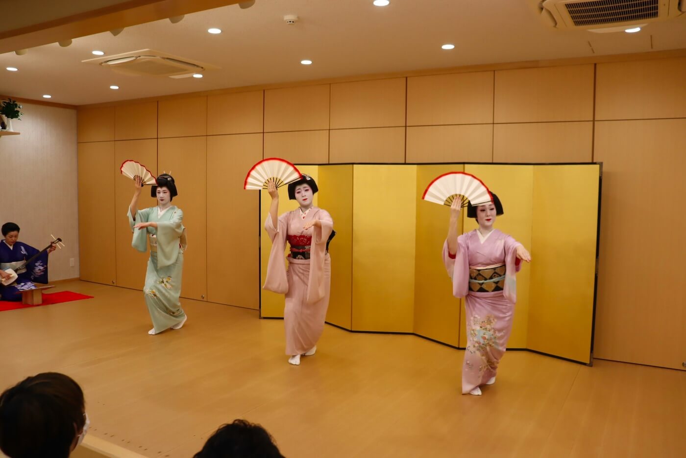 Regular Performances by Hakata Geisha, 博多芸妓による定期公演
