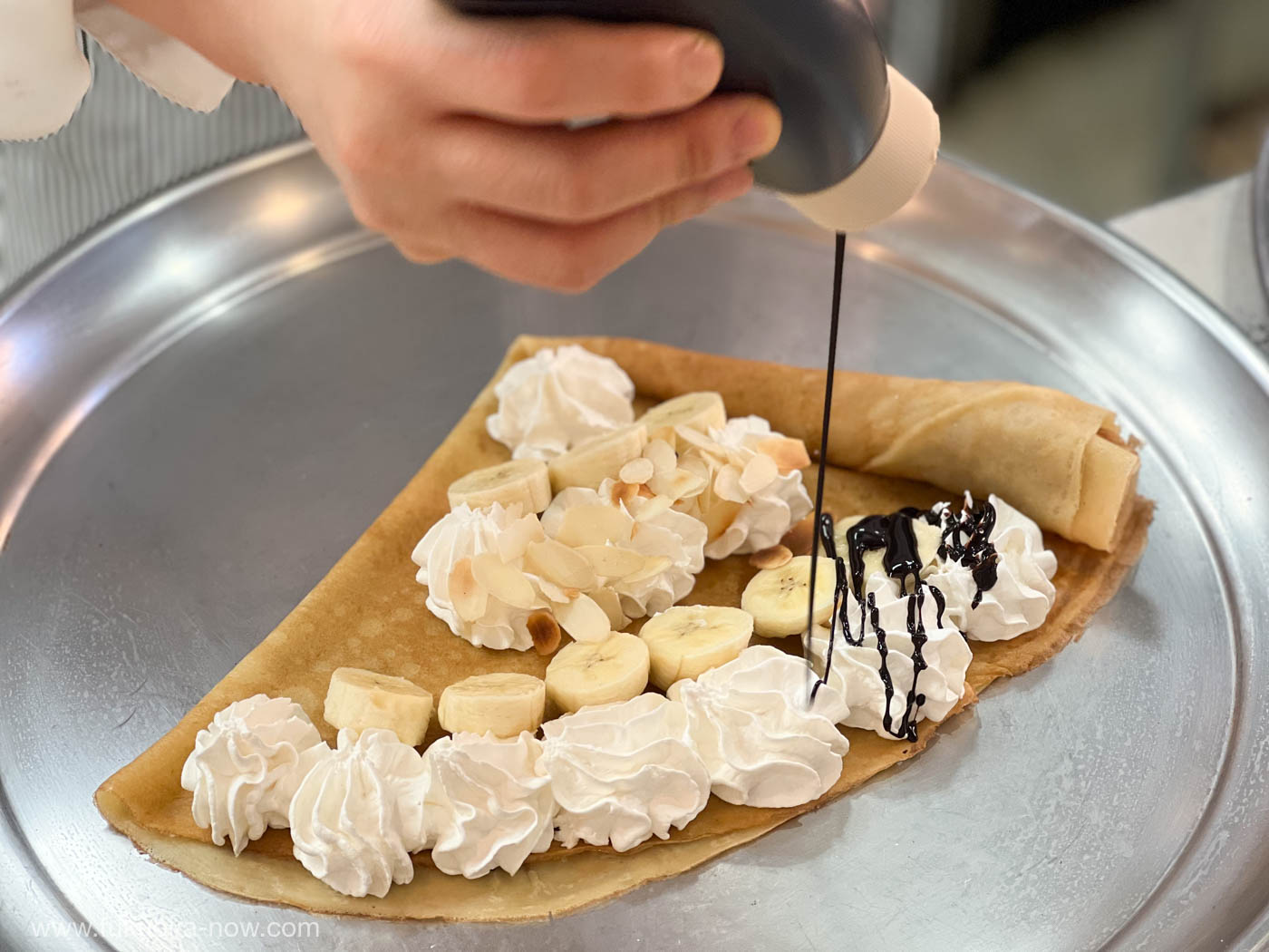 banana chocolate crepe, Momochi Now 北キツネの大好物チョコバナナクレープ