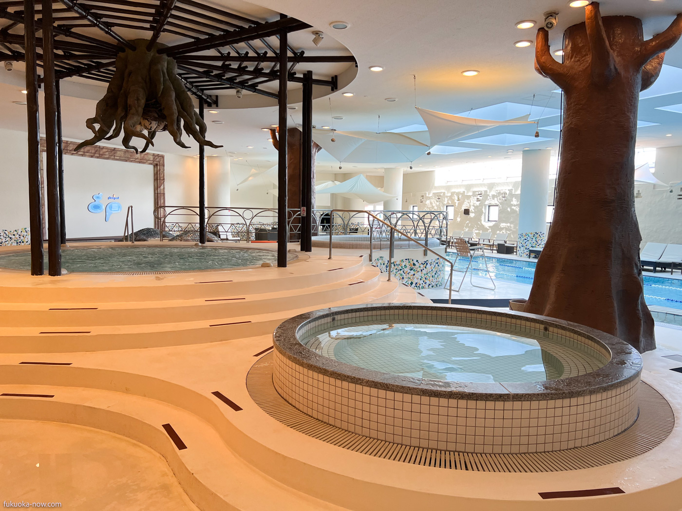 Fitness facility Sotokoto Club in Hilton Fukuoka SeaHawk - jacuzzi, ヒルトン福岡シーホークのフィットネス施設ソトコトクラブ、ジャグジー