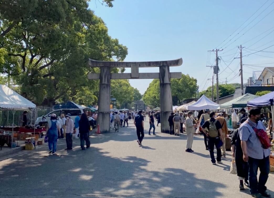 Hakozaki Shrine Flea Market, 筥崎宮蚤の市「風の広場」