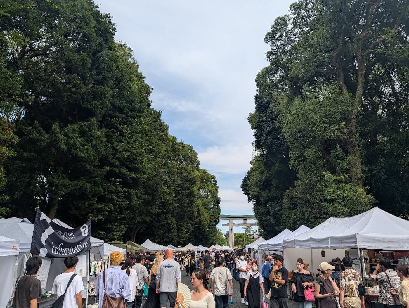 Gokoku Shrine Flea Market | Fukuoka Now